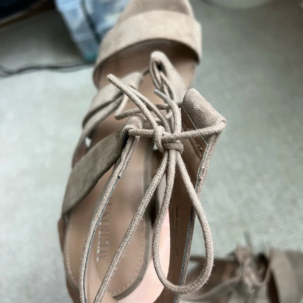 Tie up Tan Block Heel Sandals - Picture 6 of 7